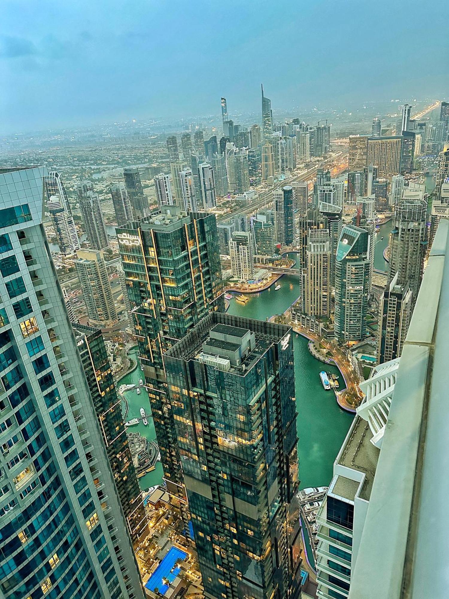 Life Above Clouds Lägenhet Dubai Exteriör bild